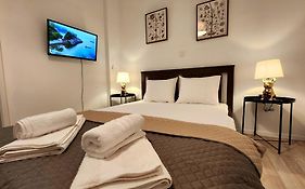 Downtown Athens Apartment